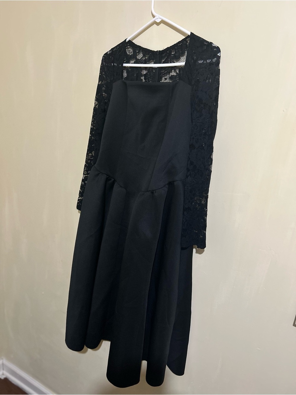Black Lace-Sleeve A-Line Long Sleeve Dress